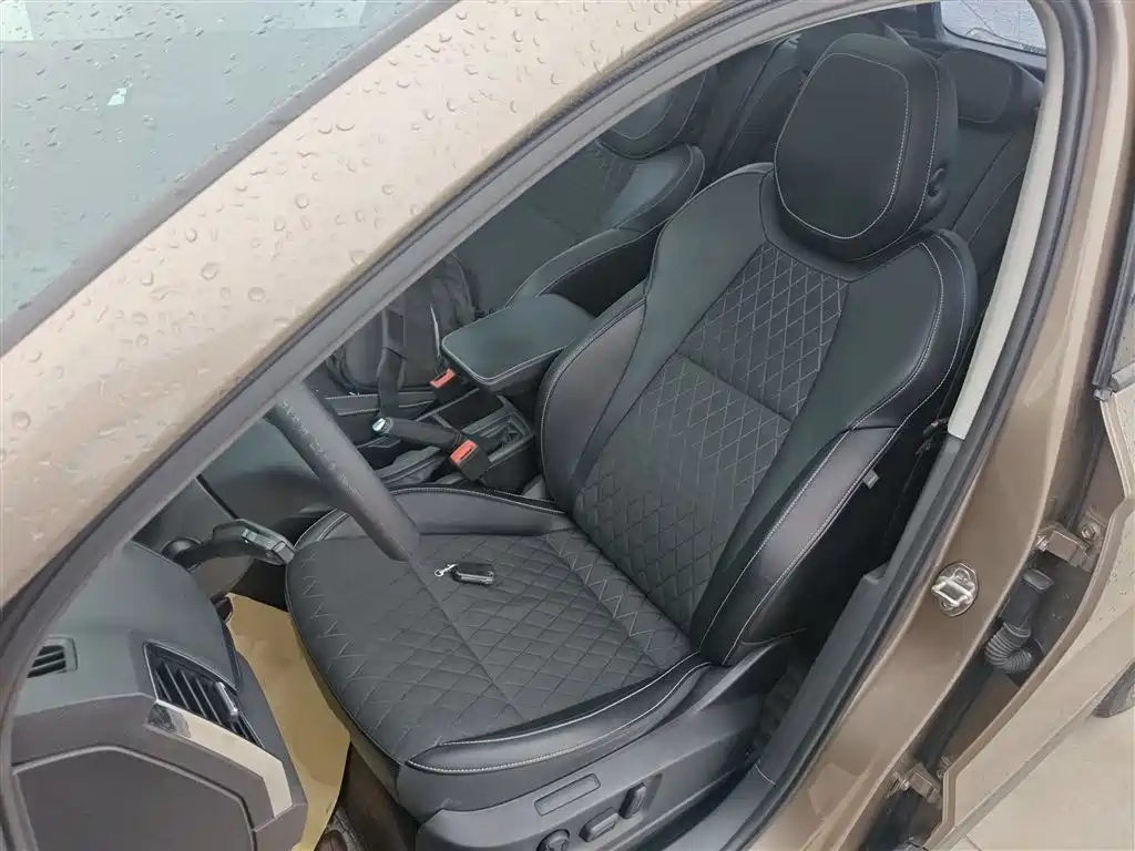 Skoda Karoq 2019 — фото 11