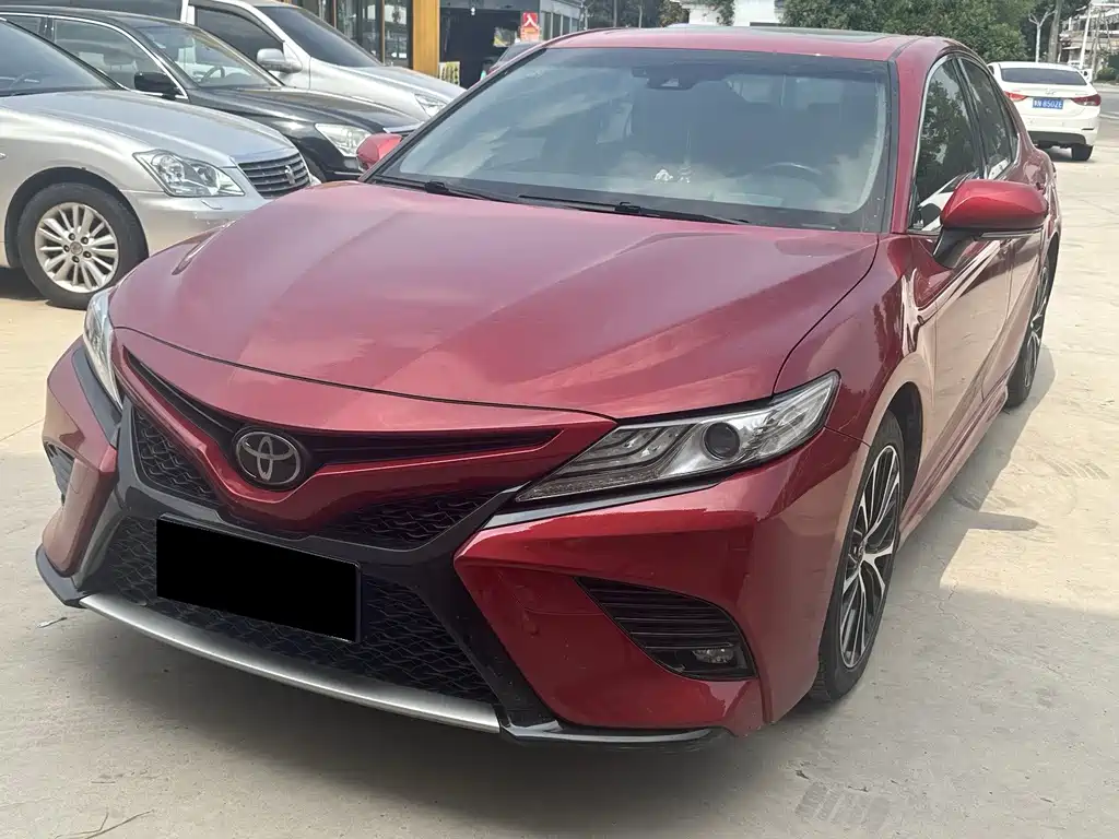 Toyota Camry 2019 — фото 1