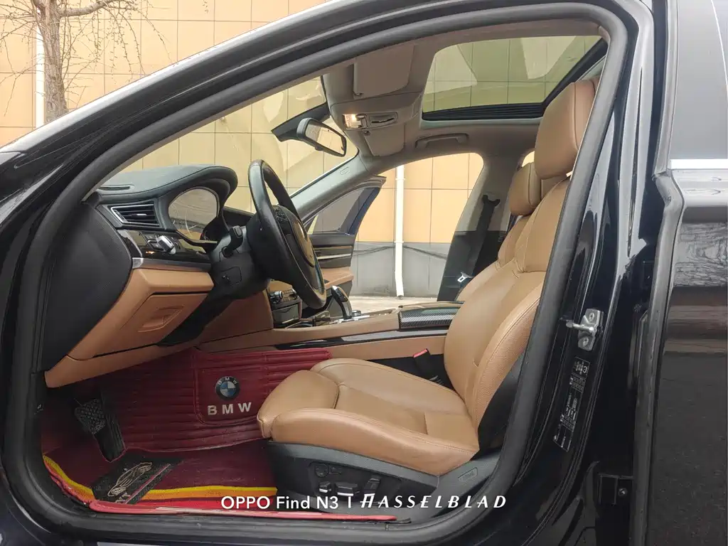 BMW 7 Series 2012 — фото 16