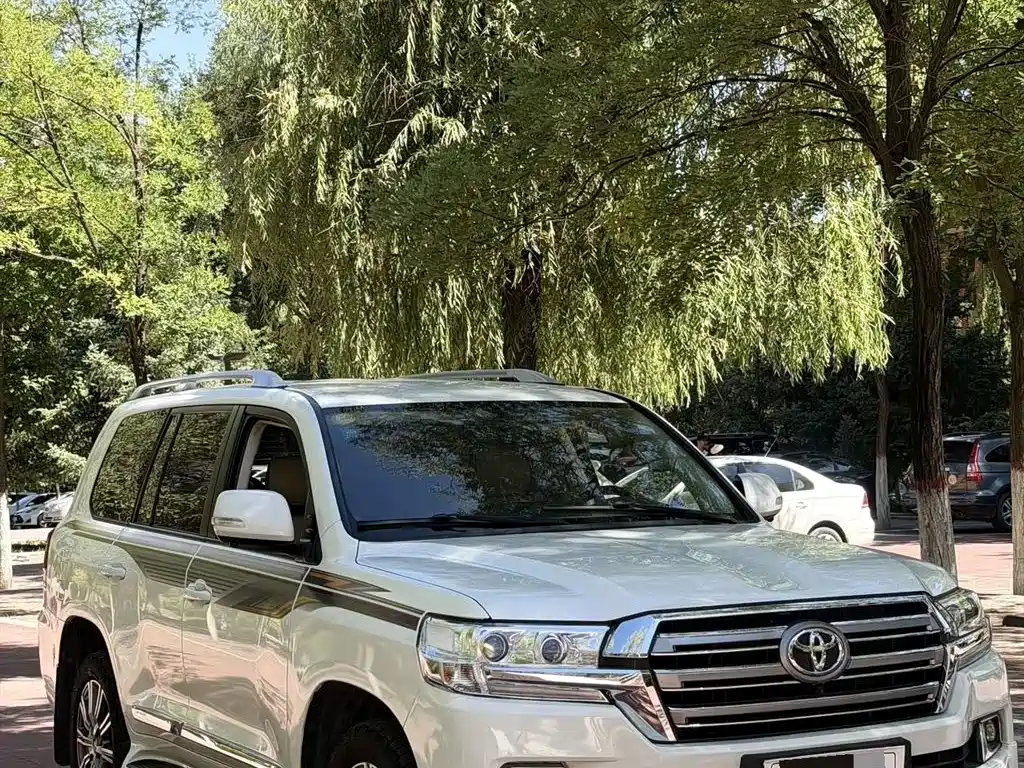 Toyota Land Cruiser 2017 — фото 2