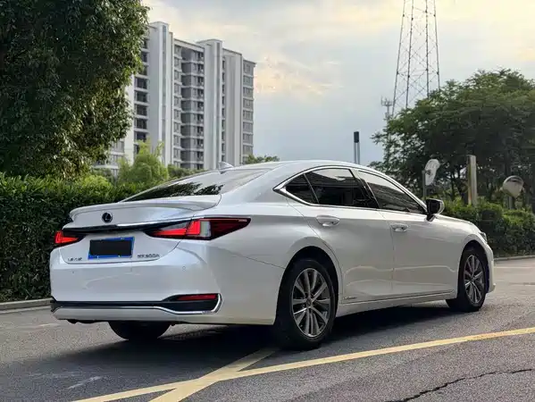 Lexus ES 2018