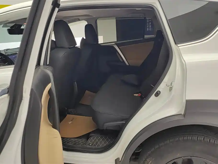 Toyota RAV4 2019 — фото 11
