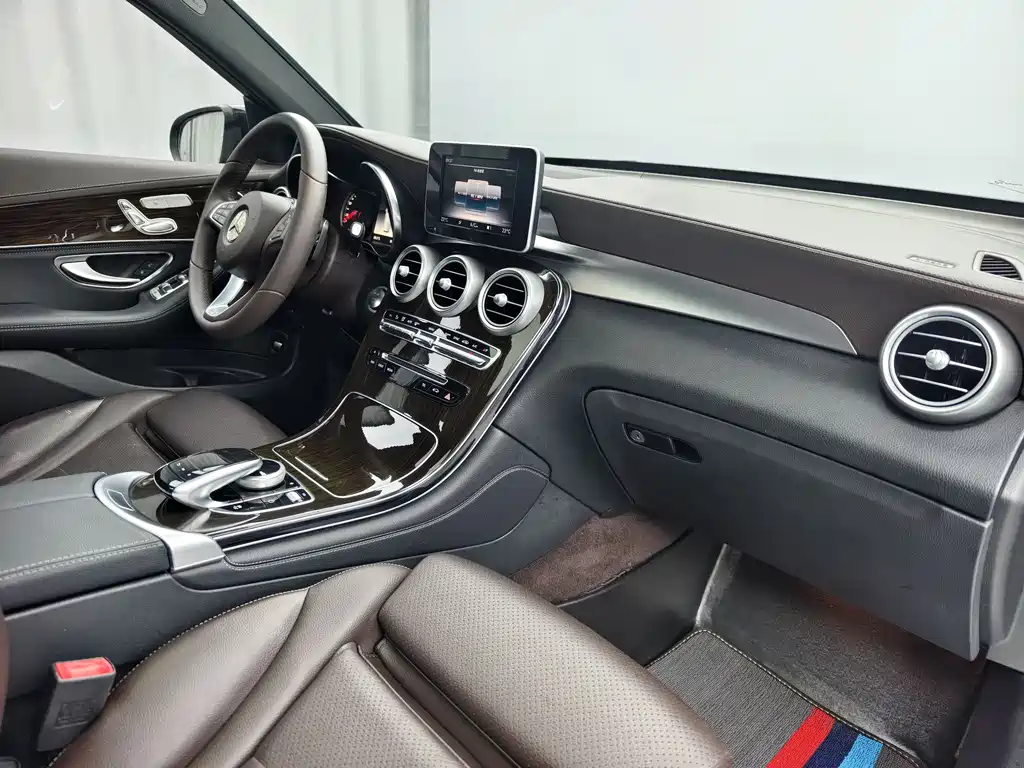 Mercedes-Benz GLC 2018 — фото 11