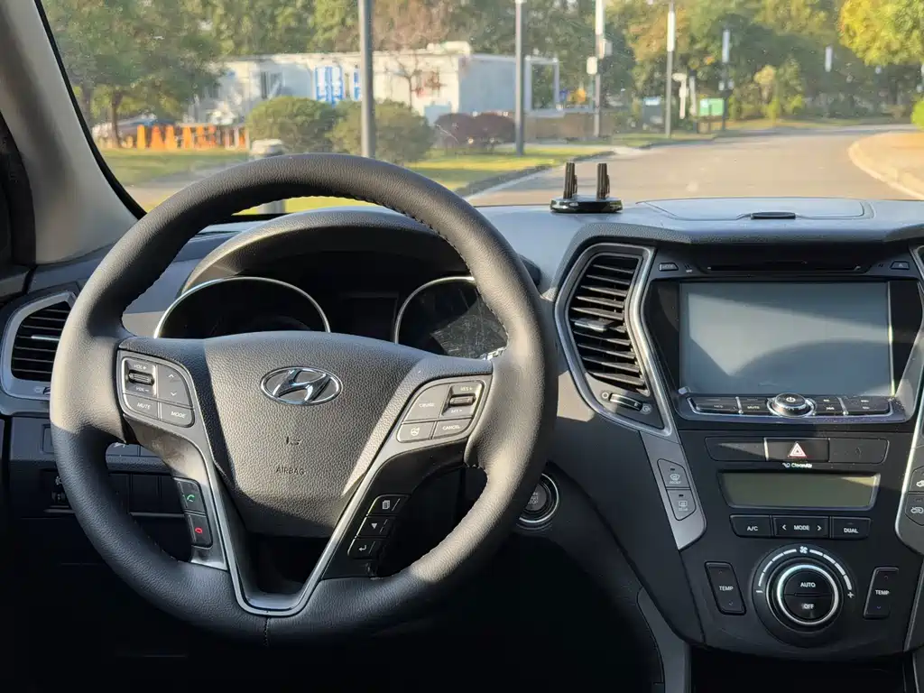 Hyundai Santa Fe 2015 — фото 8
