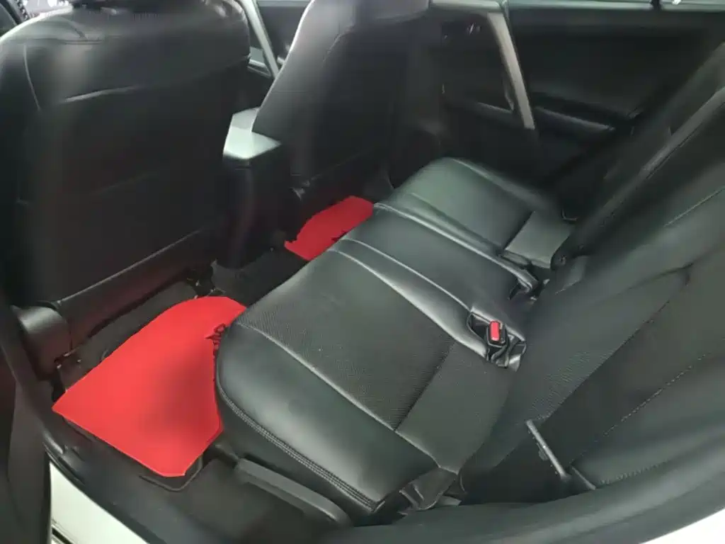 Toyota RAV4 2018 — фото 17