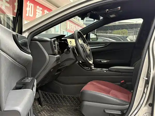 Lexus NX 2024