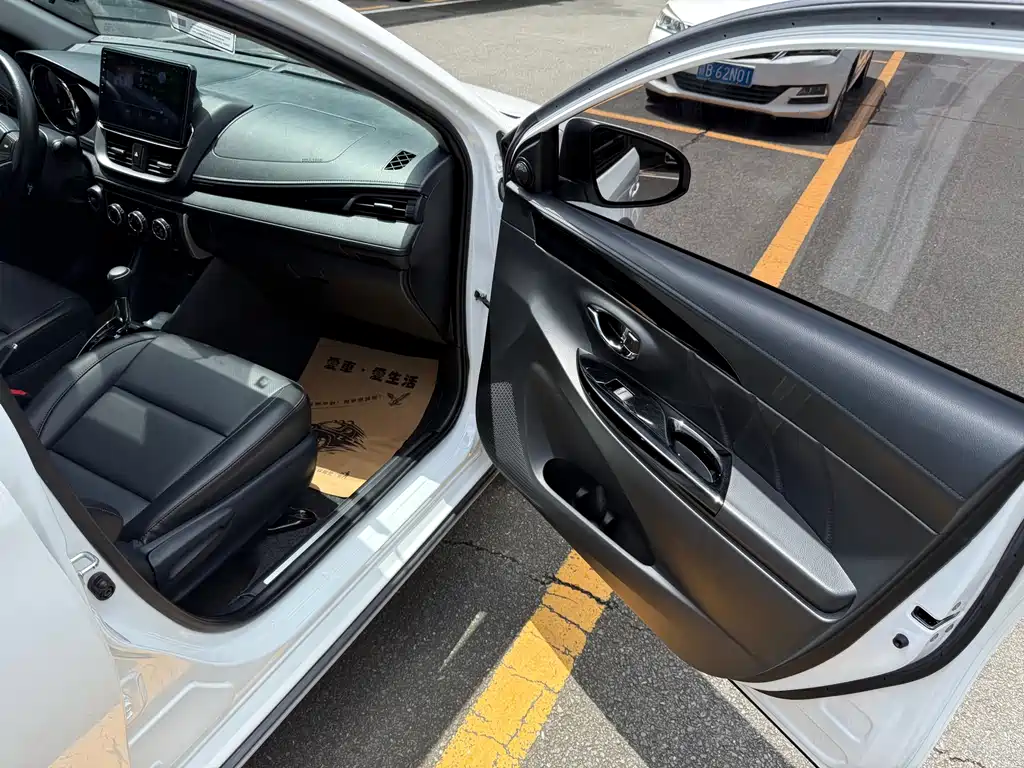 Toyota Yaris L 2022 — фото 14