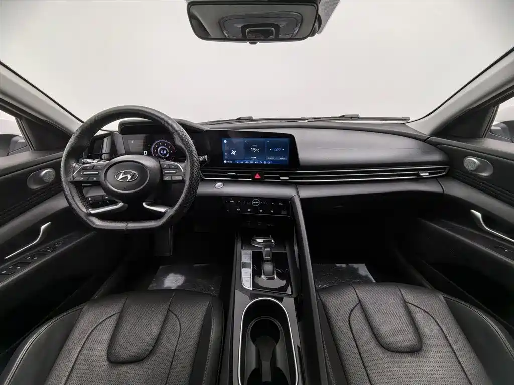 Hyundai Elantra 2023