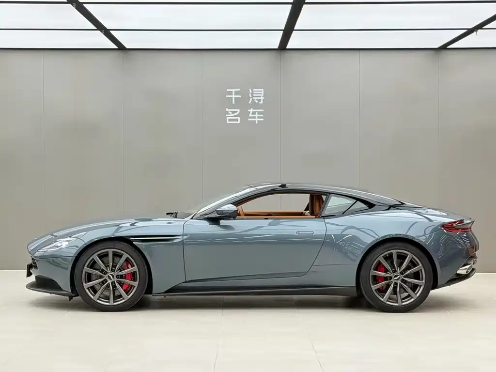 Aston Martin DB11 2018 — фото 3