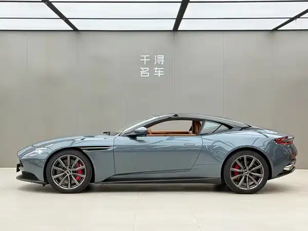 Aston Martin DB11 2019
