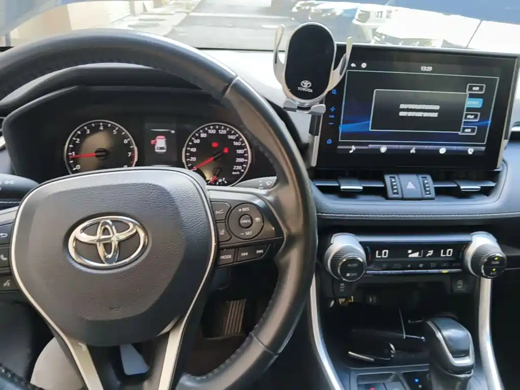 Toyota Wildlander 2022 — фото 10