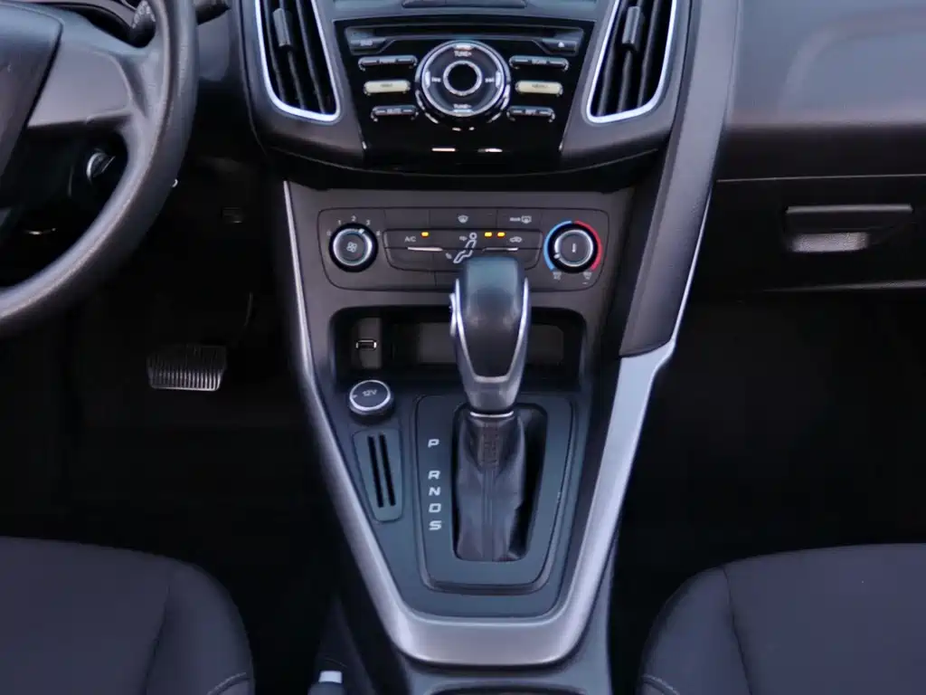 Ford Focus 2018 — фото 13