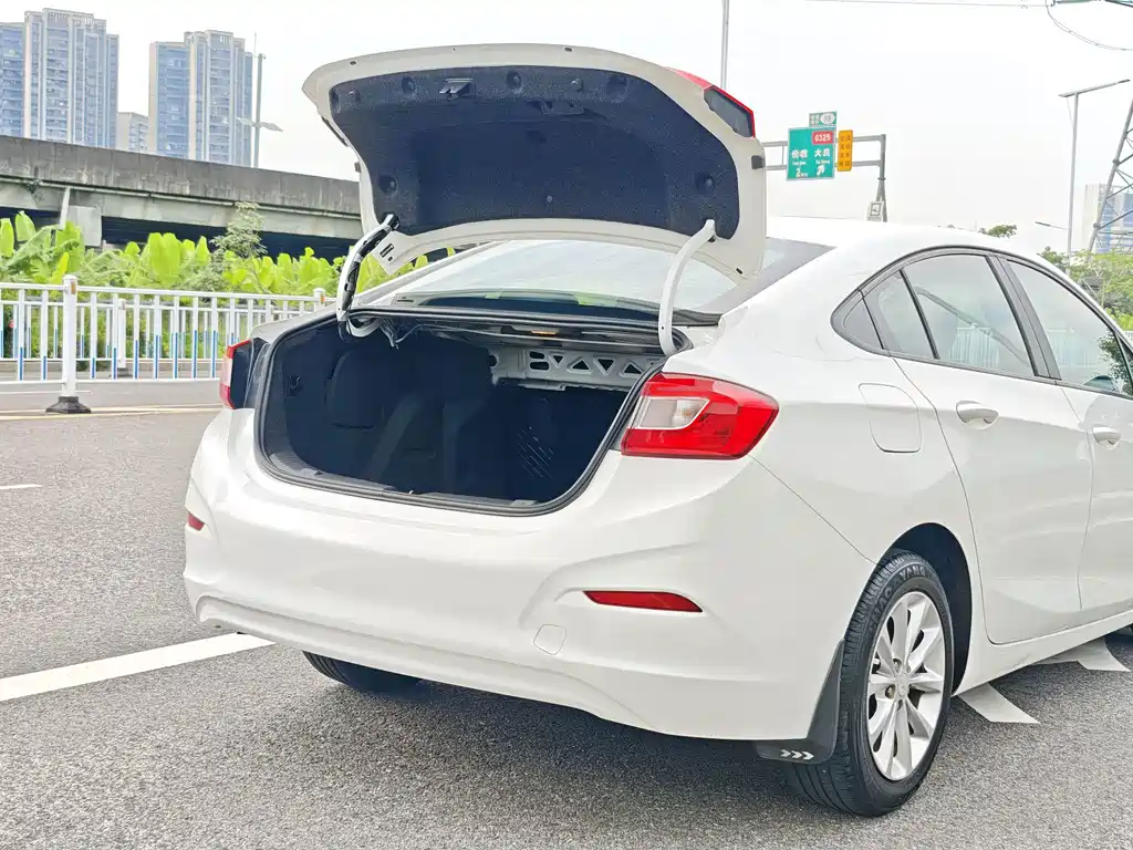 Chevrolet Cruze 2017 — фото 10