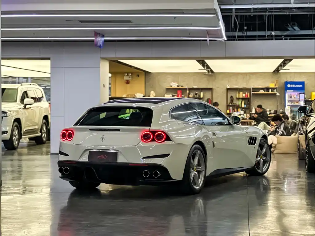Ferrari GTC4Lusso 2019 — фото 5