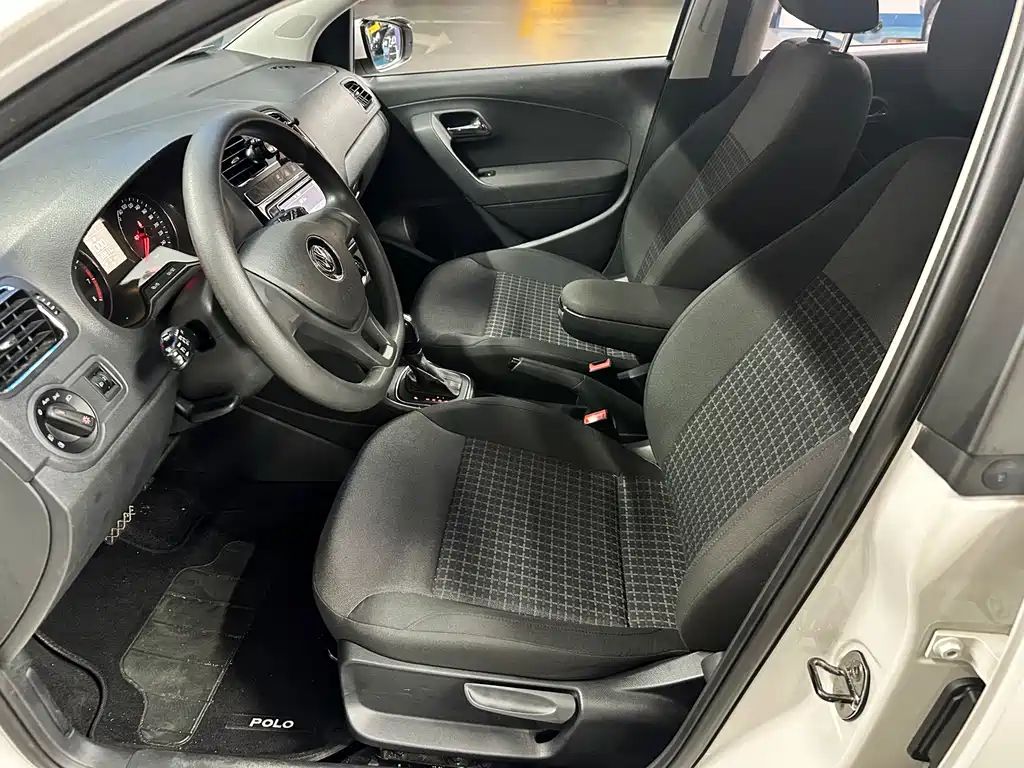 Volkswagen Polo 2015 — фото 10