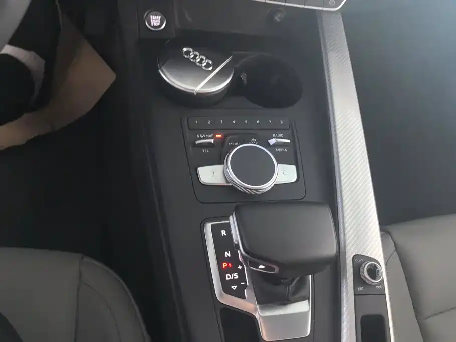 Audi A4L 2017 — фото 16