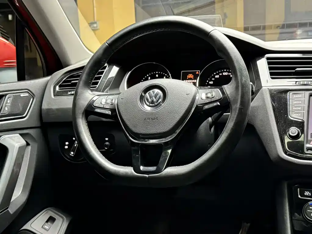 Volkswagen Tiguan L 2017 — фото 11
