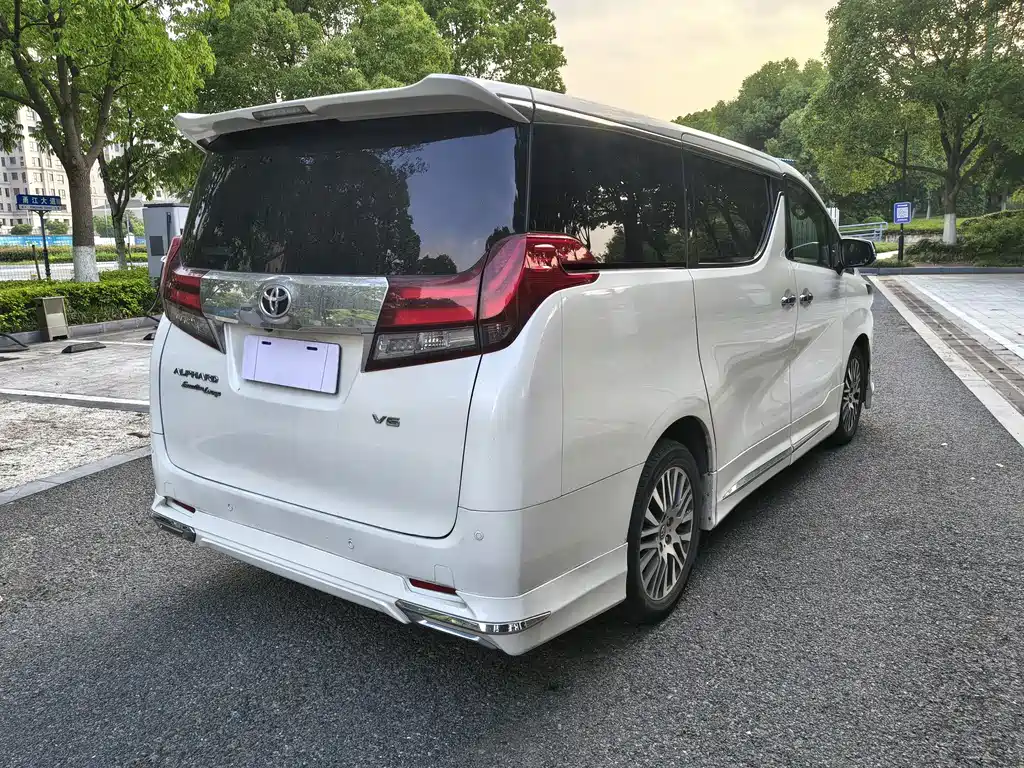 Toyota Alphard 2018 — фото 10
