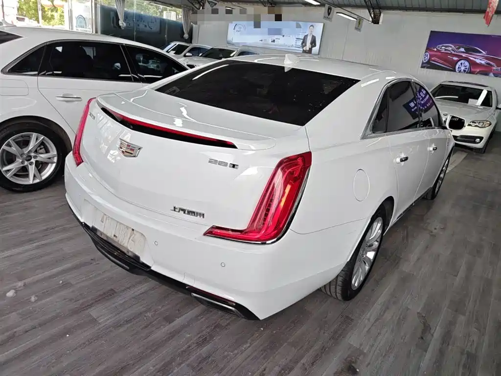 Cadillac XTS 2017 — фото 10