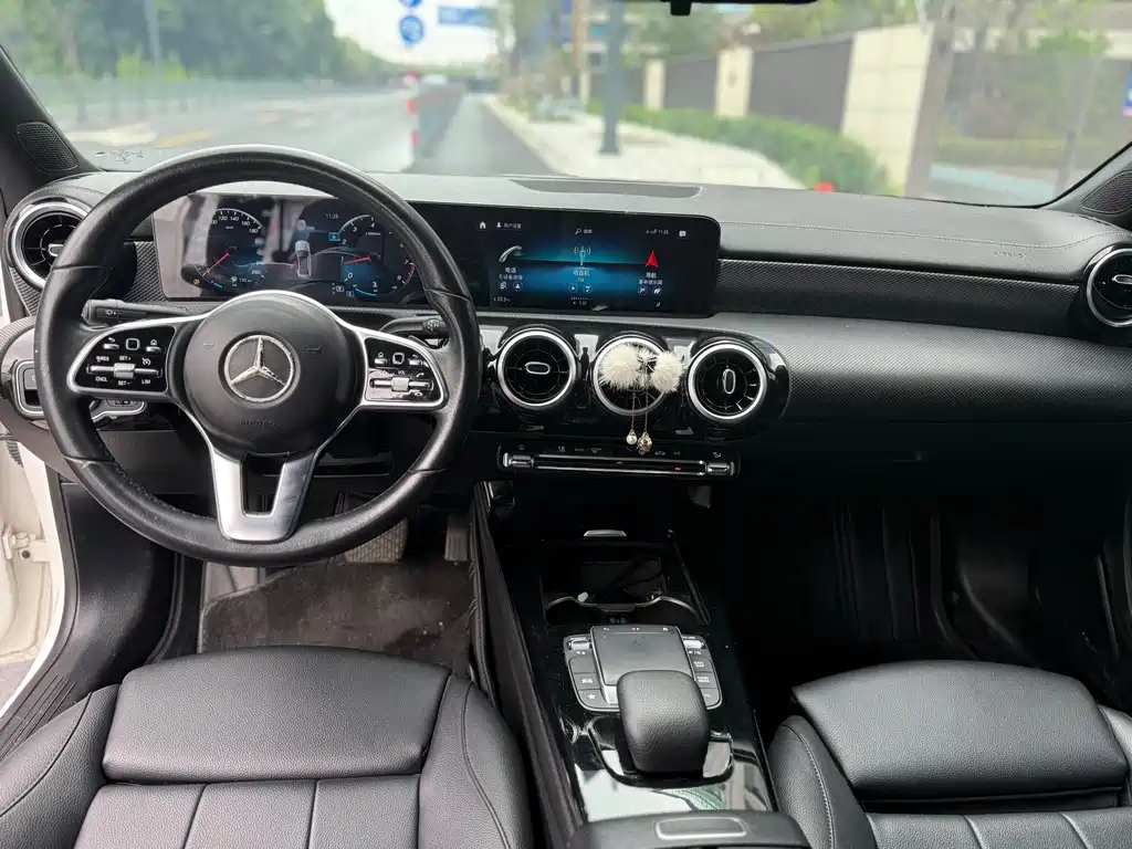 Mercedes-Benz A-Class 2022 — фото 10
