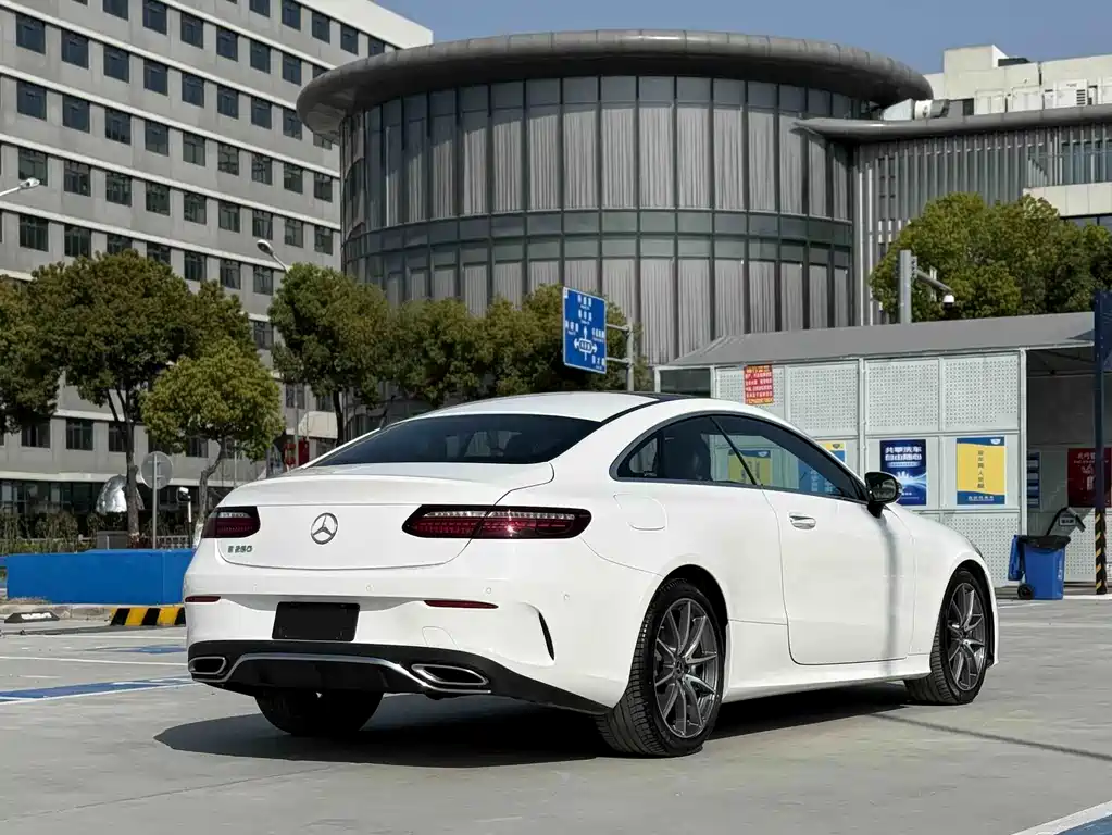 Mercedes-Benz E-Class 2021 — фото 11