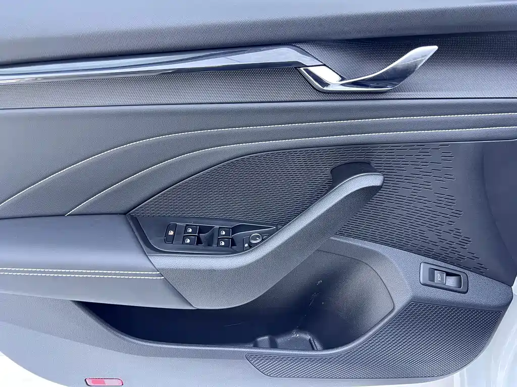Skoda Octavia 2023 — фото 8