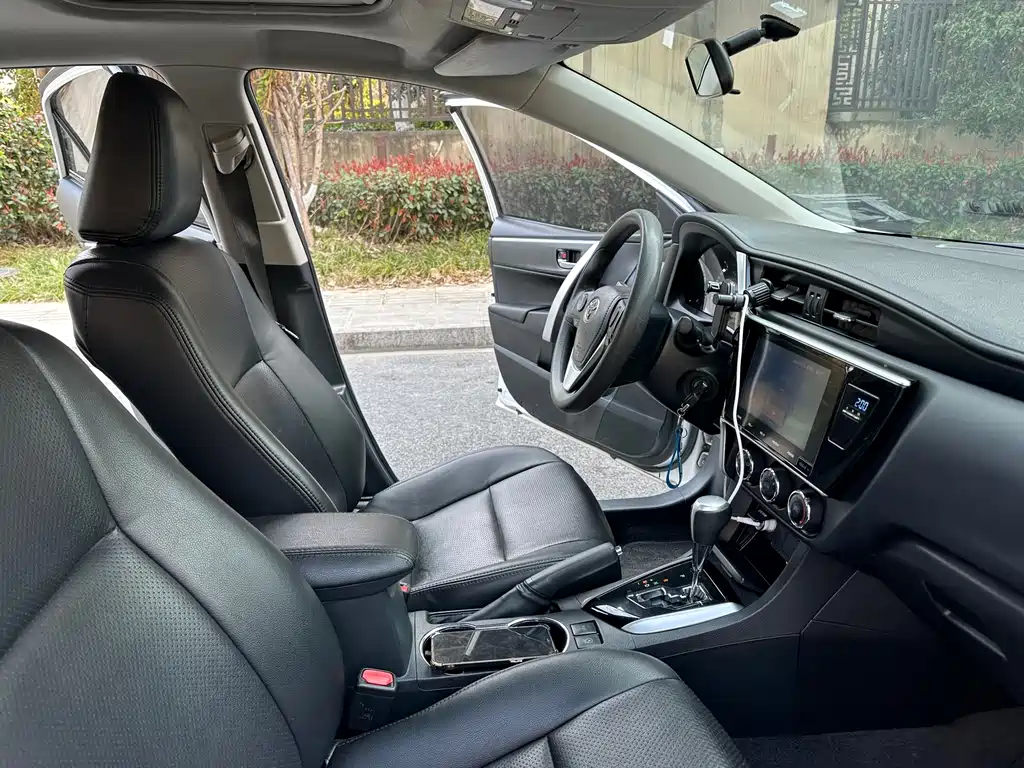 Toyota Corolla 2018 — фото 12