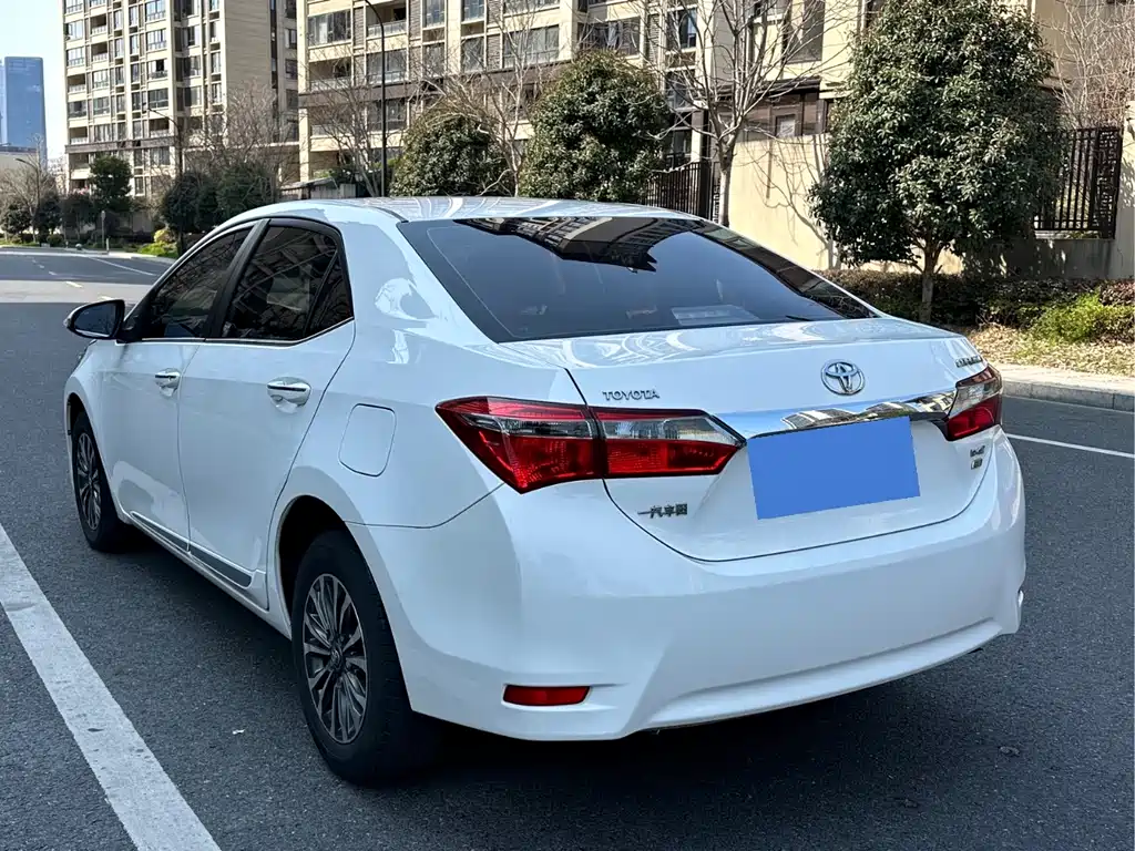 Toyota Corolla 2018 — фото 6