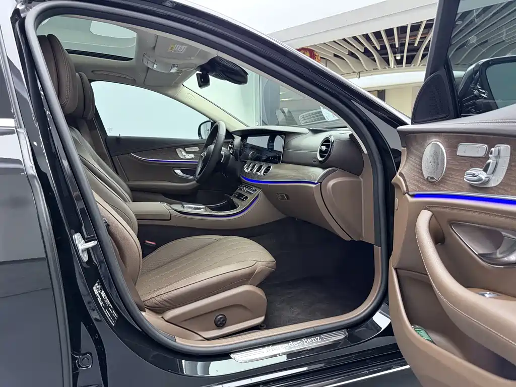 Mercedes-Benz E-Class 2021 — фото 45