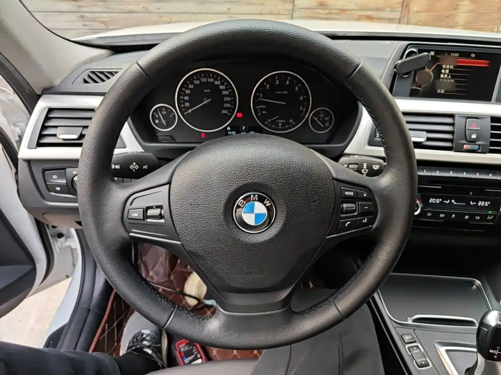 BMW 3 Series 2016 — фото 11