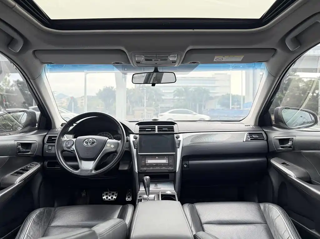 Toyota Camry 2016 — фото 10