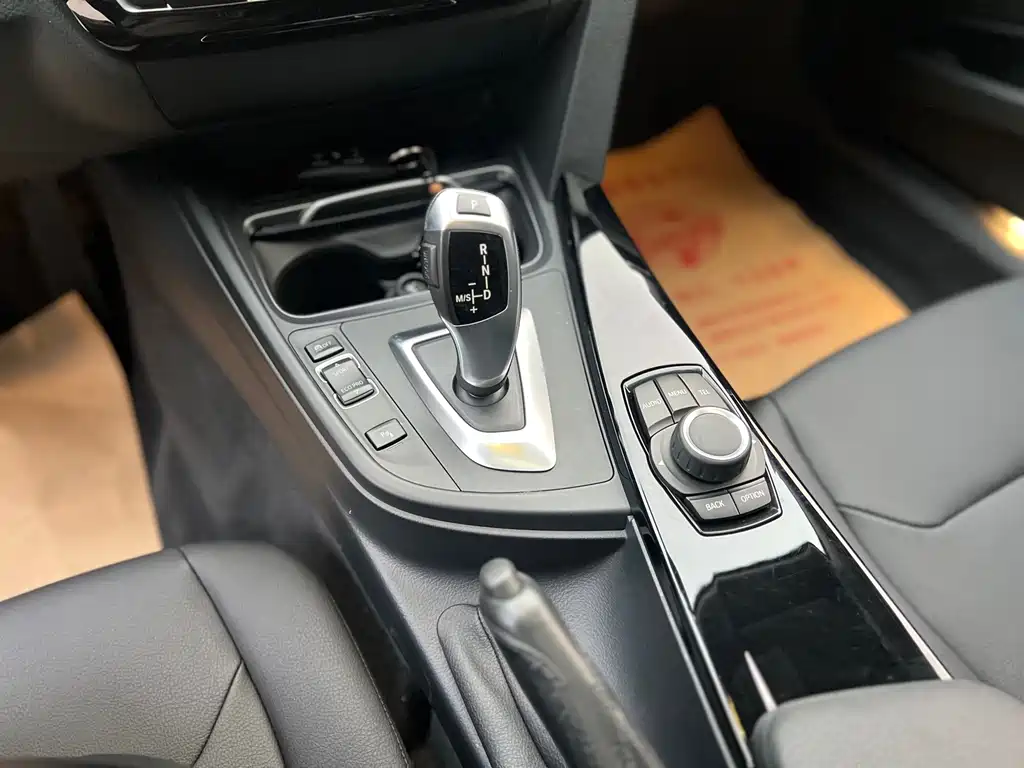 BMW 3 Series 2017 — фото 12