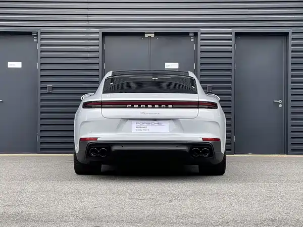 Porsche Panamera 2025