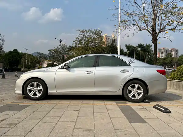 Toyota Reiz 2010
