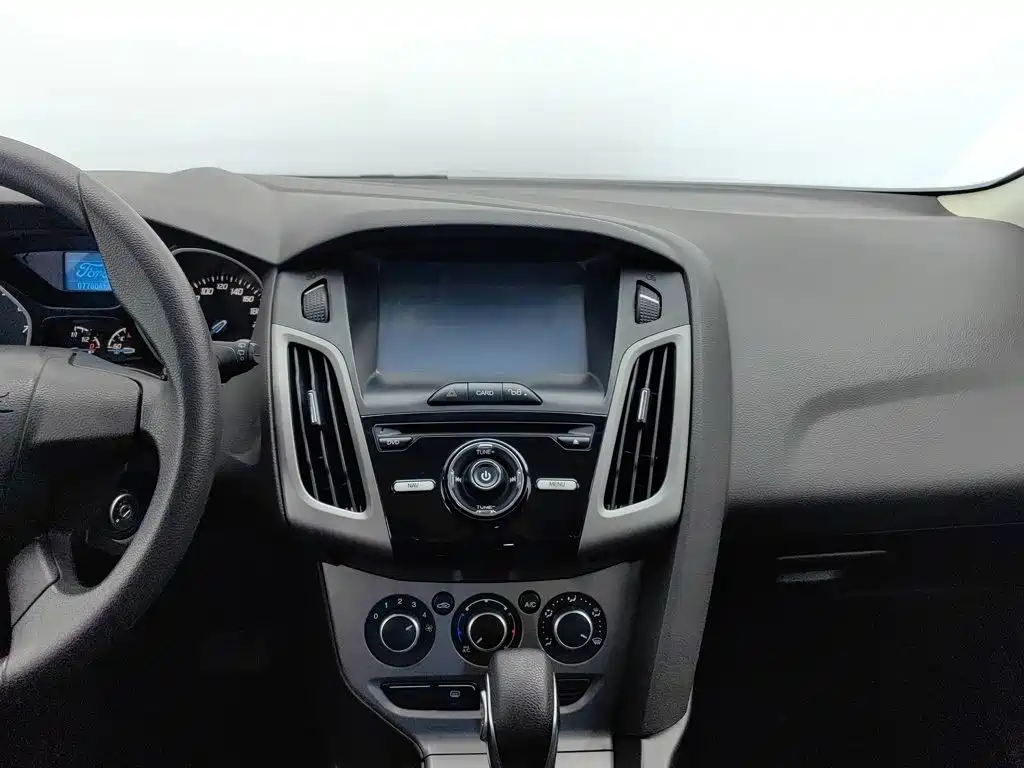 Ford Focus 2013 — фото 12