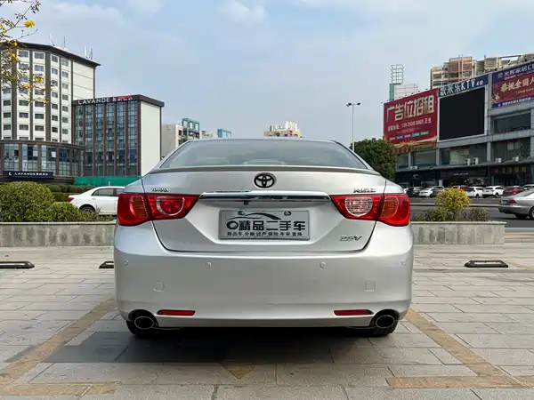 Toyota Reiz 2010
