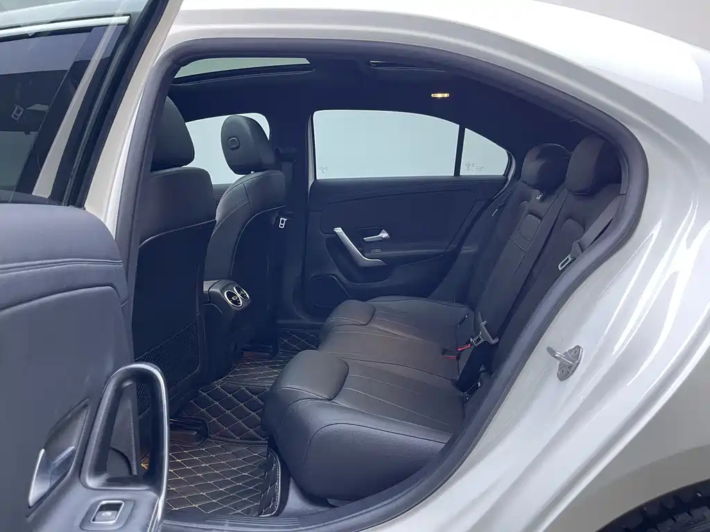 Mercedes-Benz A-Class 2022 — фото 11
