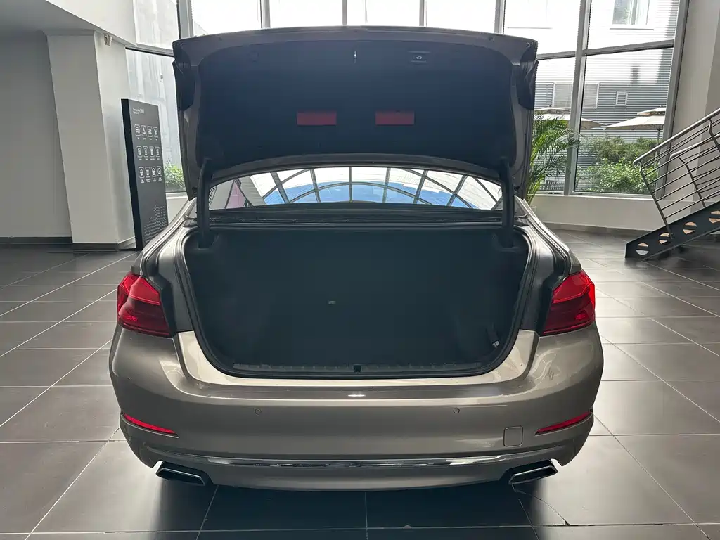 BMW 5 Series 2019 — фото 17