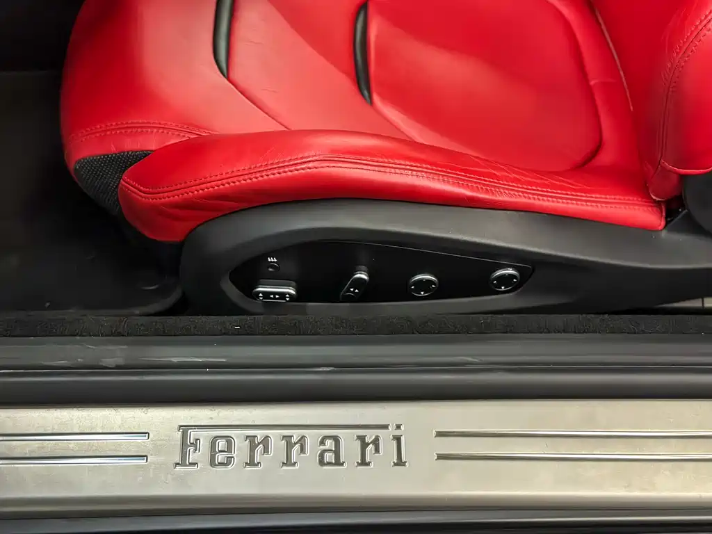 Ferrari GTC4Lusso 2019 — фото 19