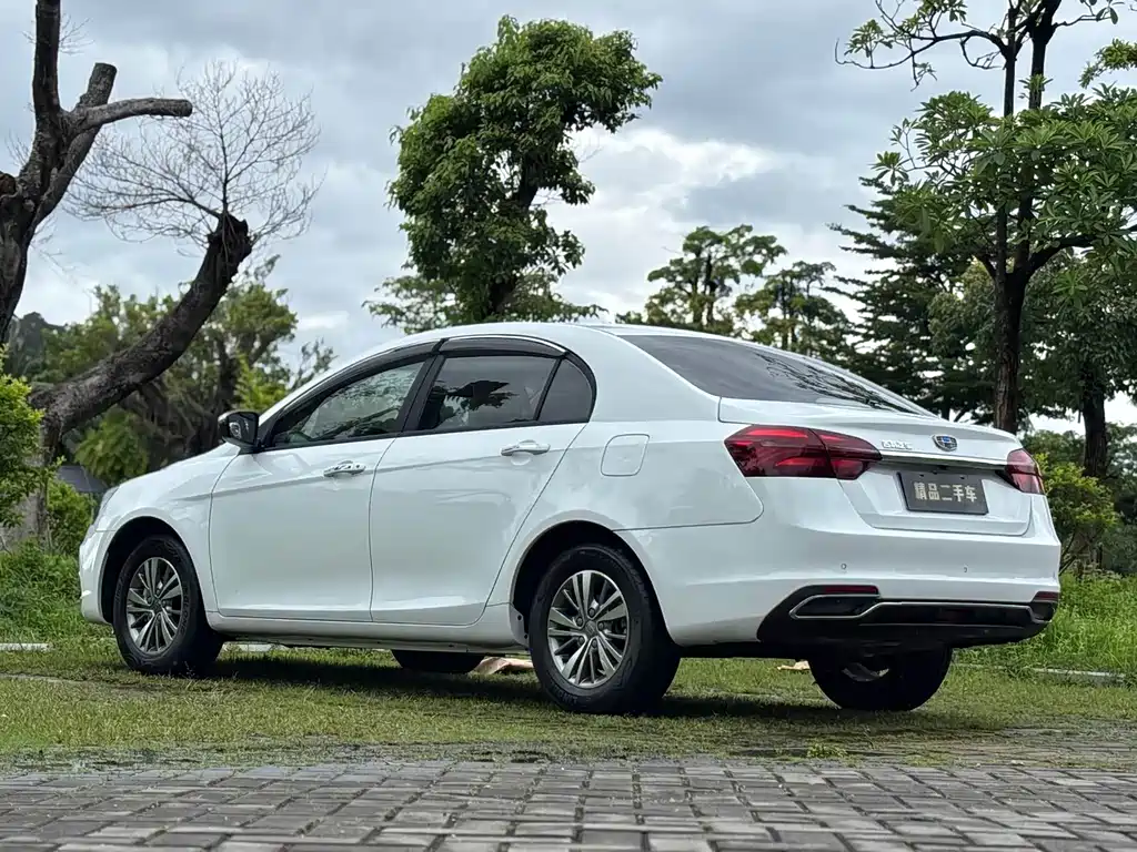 Geely Emgrand 2018 — фото 8