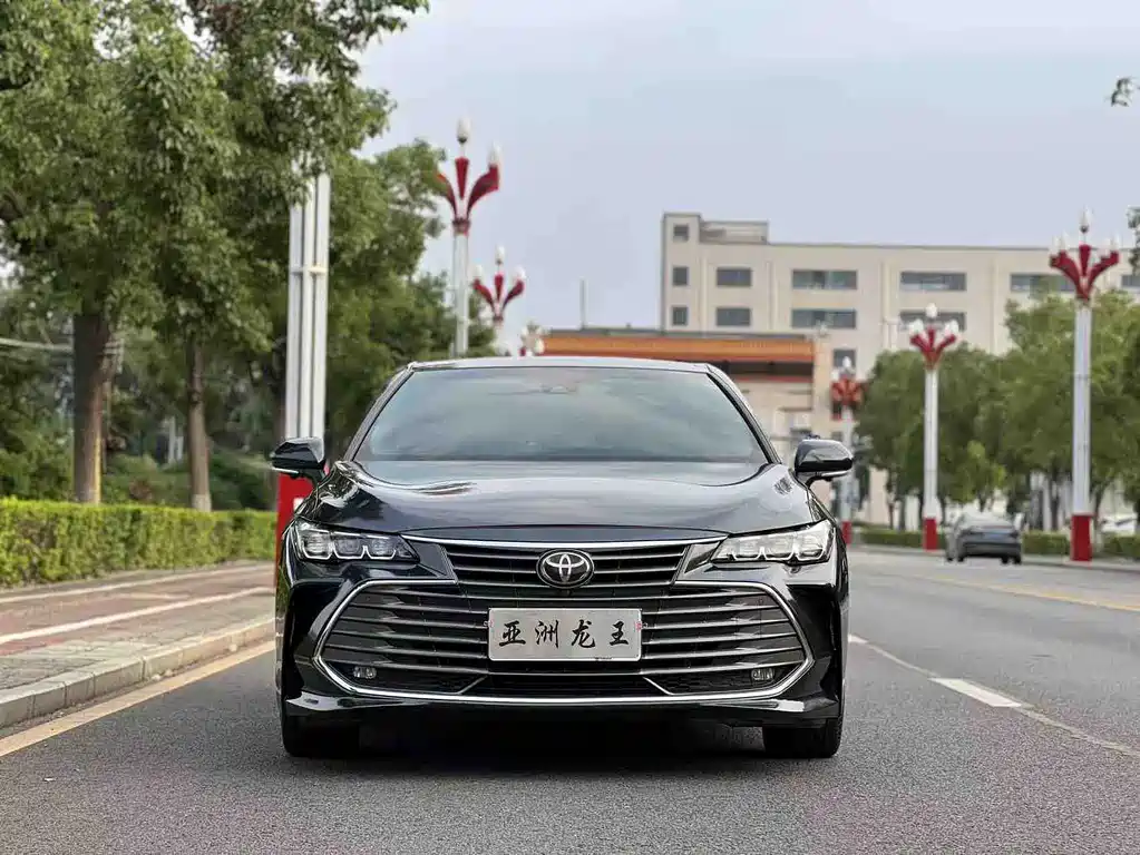 Toyota Avalon 2019 — фото 2