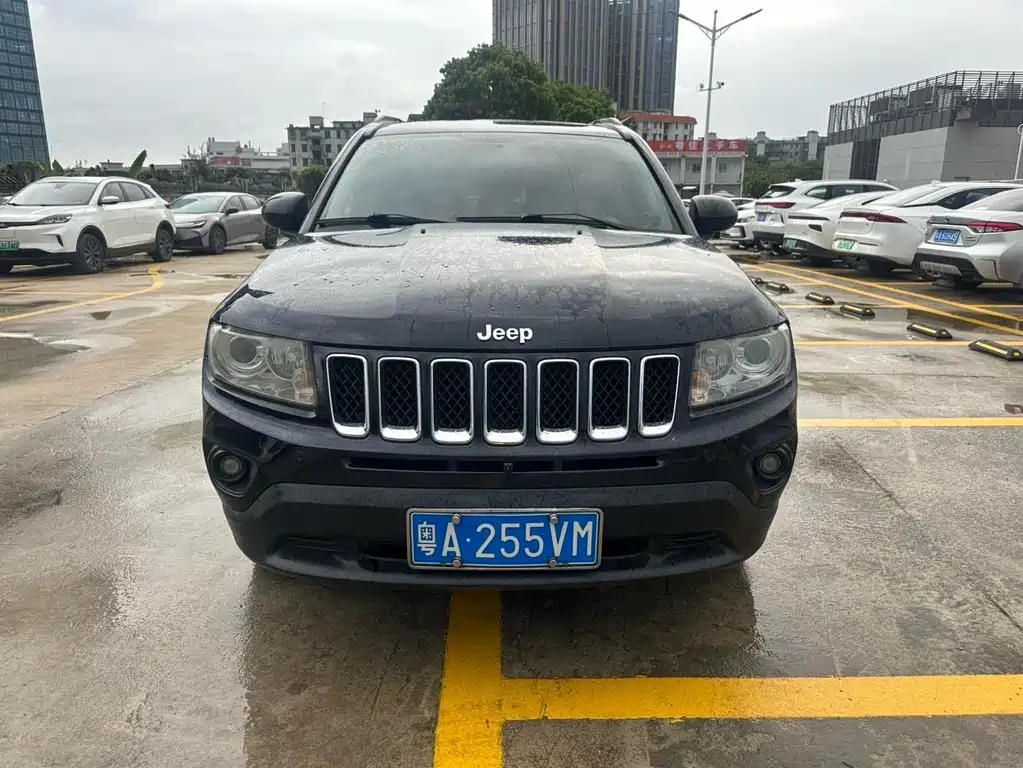 Jeep Compass 2011 — фото 2