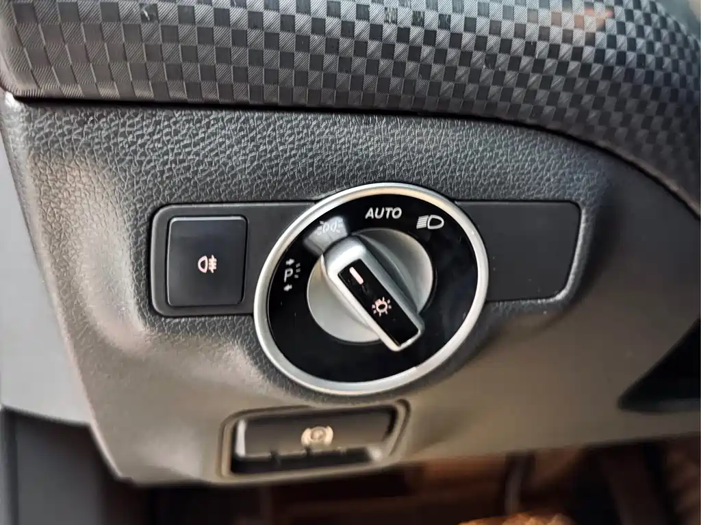 Mercedes-Benz A-Class 2016 — фото 13