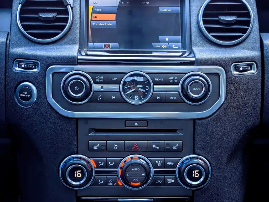 Land Rover Discovery 2011 — фото 24