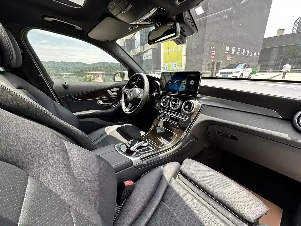 Mercedes-Benz GLC 2017 — фото 30