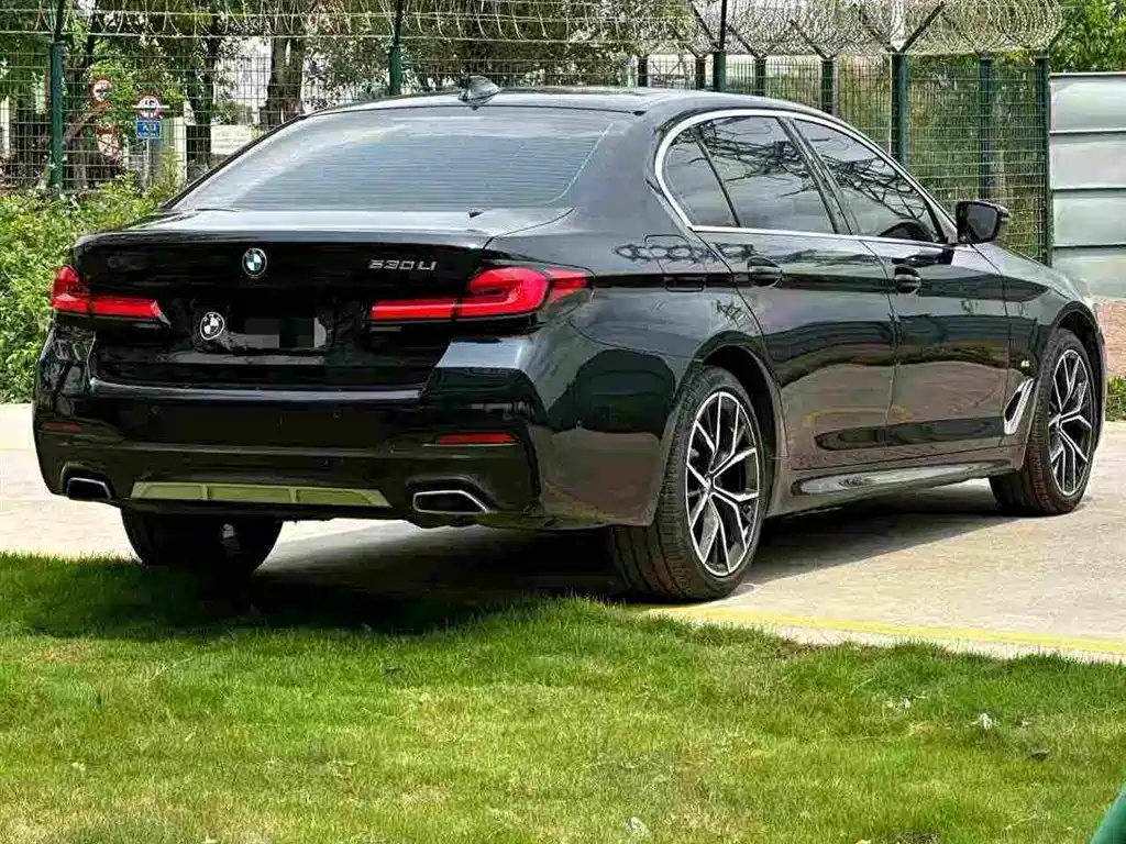 BMW 5 Series 2021 — фото 8