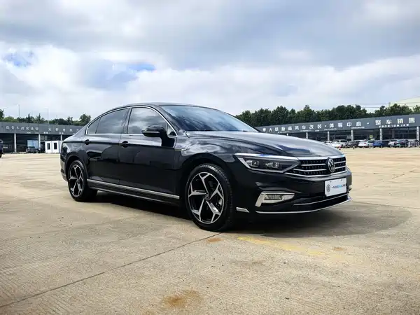 Volkswagen Magotan 2025
