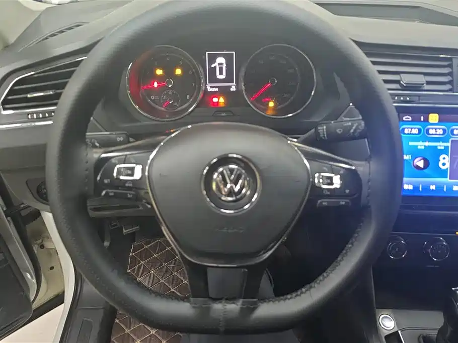 Volkswagen Tiguan L 2017 — фото 15