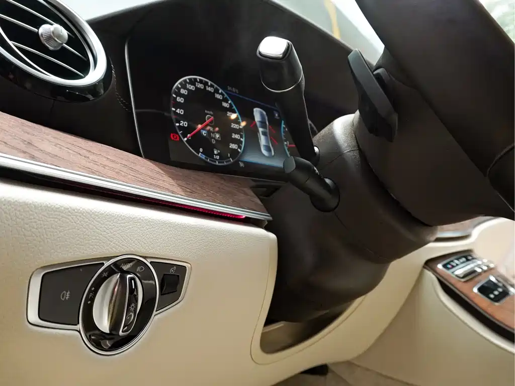 Mercedes-Benz E-Class 2020 — фото 17