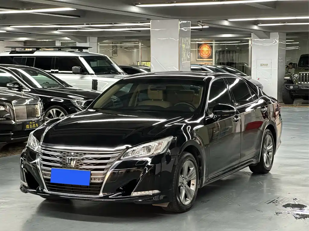 Toyota Crown 2015 — фото 1